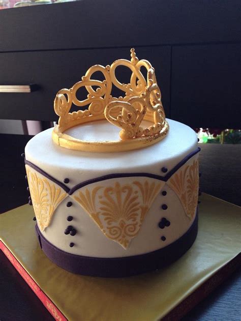 Queen birthday cake - Cake by Cake Lounge - CakesDecor