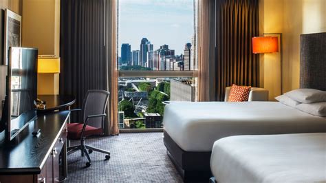 Downtown Chicago, IL Hotel near The Riverwalk | Hyatt Regency Chicago