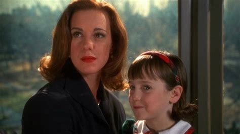 Elizabeth Perkins in Miracle on 34th Street (1994) | Miracle on 34th street, Elizabeth perkins ...