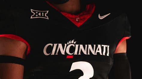 UC Bearcats Football Unveil New All Black Uniform | Uni Watch