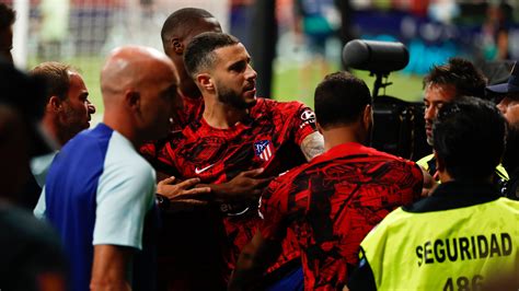 Mario Hermoso has to be restrained after confronting Atletico Madrid fans | Stadium Astro