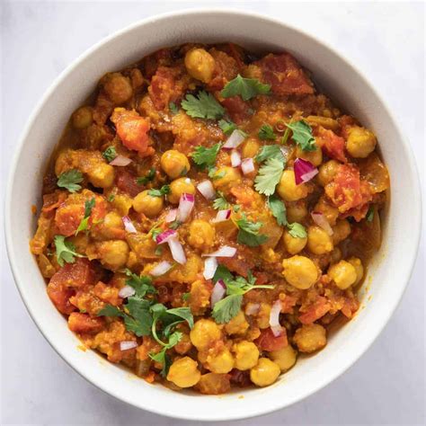 Easy & Authentic Chana Masala (Chickpea Curry) - Urban Farmie