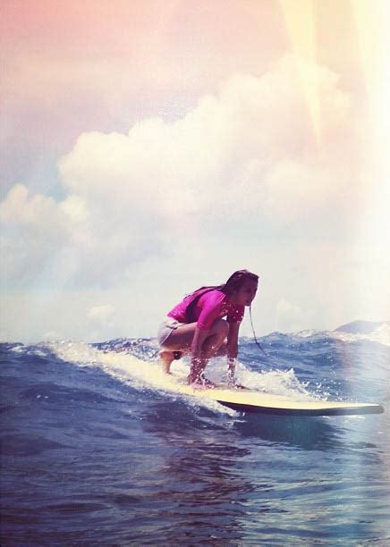 Asian Babes: Sam Pinto | Surfing in the Beach Pics