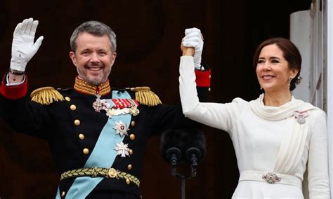 Denmark's queen passes crown to new king in historic move, KNEWS