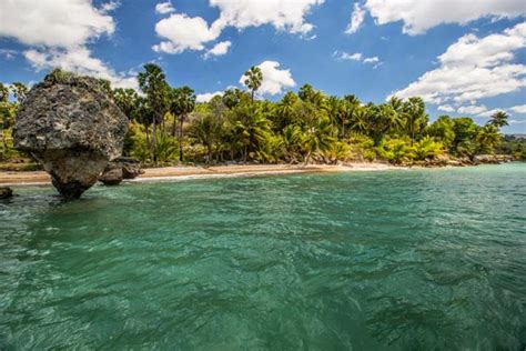 Praia de Wataboo - Baucau (East Timor) ~ Baucau History & Nature - Timor-Leste