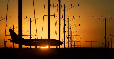 lax_airport_plane_runway: replay intro: Scott Stulberg Photography