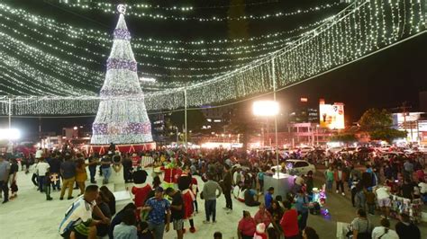 Navidad para las familias en la Plaza Salvador del mundo - Noticias de ...