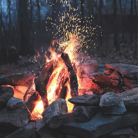 Designing Your Fire Pit: Wood-burning vs. Gas Fire Pits - Matthew Murrey Design