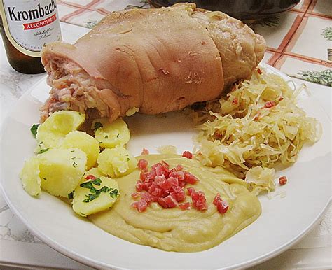 Berliner Eisbein mit Sauerkraut und Erbspüree (Rezept mit Bild ...