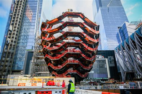 Heatherwick's Copper 'Vessel' Tops Out at New York's Hudson Yards | ArchDaily