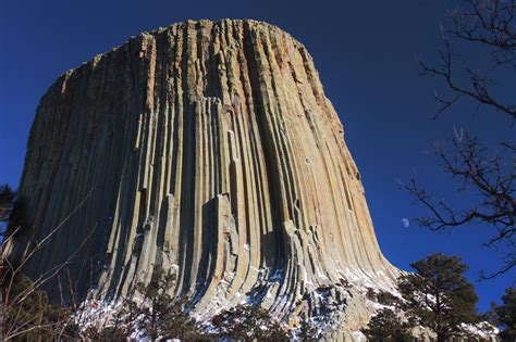 Devils Tower in the middle of winter, Wyoming. (5184x3456) (OC) : r ...