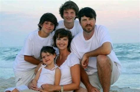 Jase and his young family | Jase robertson, Duck dynasty, Robertson family