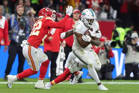 Chiefs-Dolphins playoff game on Peacock is a big test for streaming: Will people actually pay ...