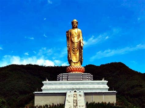 The Most Grandiose Statues and Monuments | OrangeSmile.com