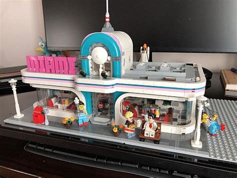 Modifying the LEGO Creator Downtown Diner