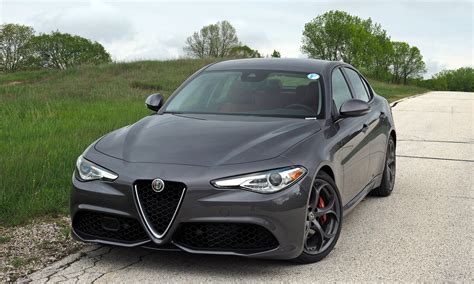 2017 Alfa Romeo Giulia Photos | TrueDelta Car Reviews