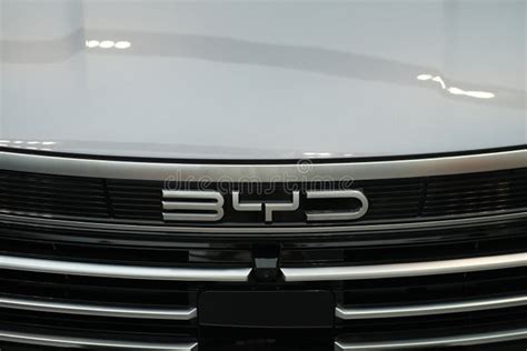 Cerrar El Logotipo De Byd Car Foto editorial - Imagen de coche, marca ...