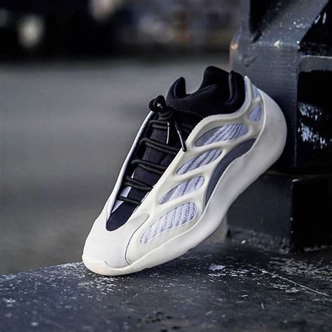 Adidas Yeezy 700 V3( White) – Buzz Shop