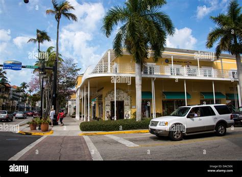 Street scene on 5th Avenue in downtown Naples Florida FL USA Stock Photo: 58045419 - Alamy