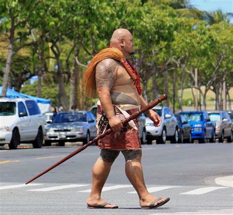 Samoan Chief (Matai) ,with his to'oto'o | Samoan men, Samoan, Samoan people