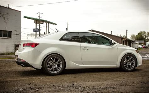 White Kia Forte Koup EX Tuning