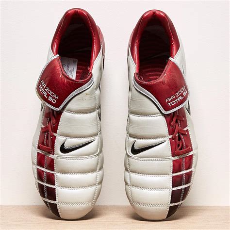 Closer Look: Nike Air Zoom Total 90 II 2002 Football Boots - Footy Headlines