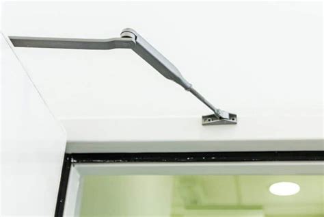 Door Closer Types: All You Need to Know | HomelyVille