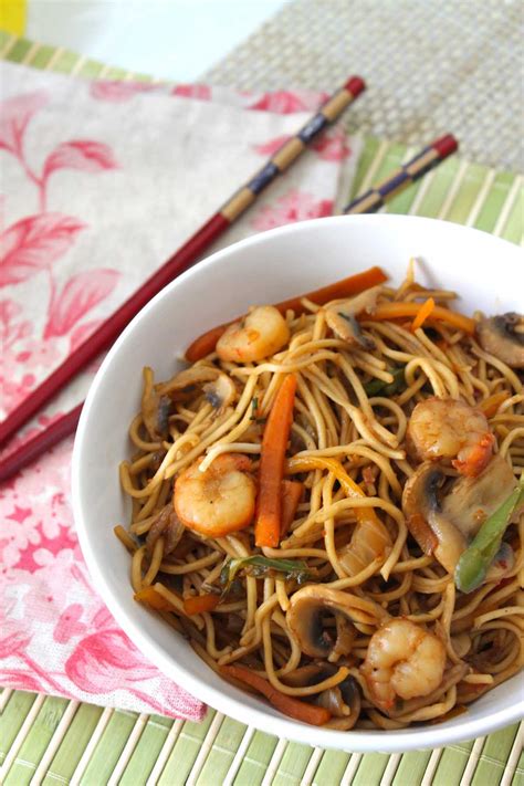 Wok de fideos chinos con gambas | Prawn Chow Mein Noodles