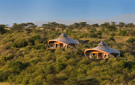 Top 8 Best Masai Mara Safari Lodges & Camps | Wildebeest migration