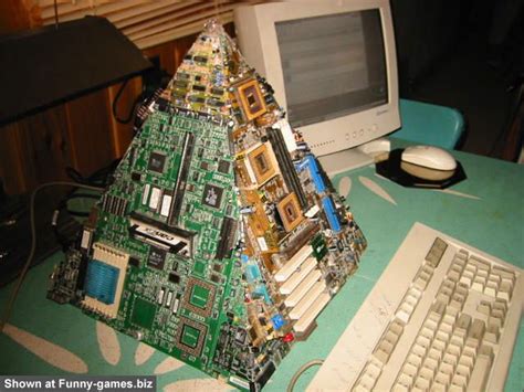 Computer Pyramid - funny PC pics how to recognize an egyptian hardware