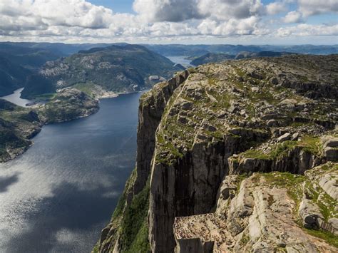 12 Magnificent Mountains in Norway to Add to Your Bucket List ...