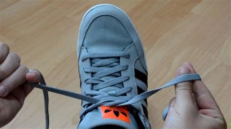 Here's How To Tie Your Child's Shoelace In Two Seconds Like A Boss | HuffPost UK Parents