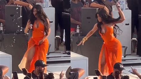 Cardi B throws microphone at fan during concert | Ladun Liadi's Blog