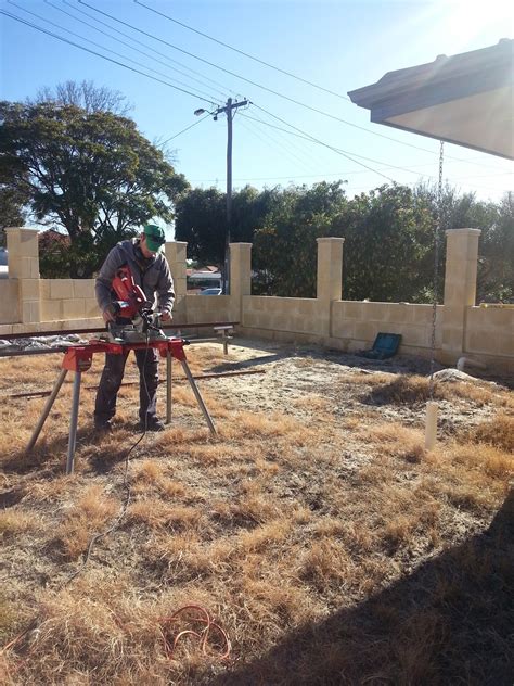 Jarrah Jungle: Courtyard Project - How To Install Fence Slats