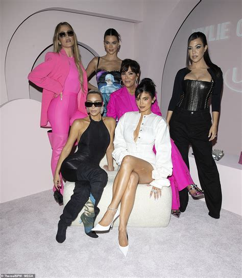 Kylie Jenner is joined by her iconic family in stunning group snap ...