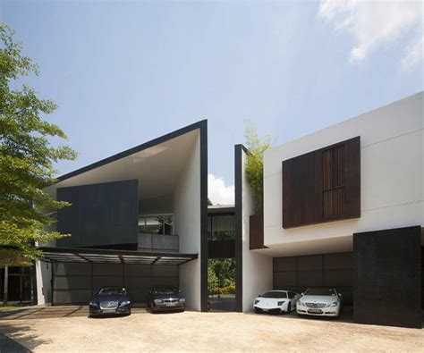 Black & White House / Formwerkz Architects | ArchDaily