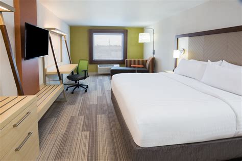 HOLIDAY INN EXPRESS & SUITES PAHRUMP $133 ($̶1̶6̶5̶) - Updated 2023 Prices & Hotel Reviews - NV