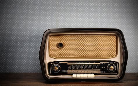 Download Retro Aesthetic Radio Wallpaper | Wallpapers.com