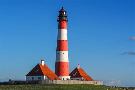 2560x1440 wallpaper | white and red lighthouse | Peakpx