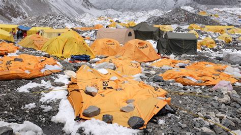 Melting Mount Everest Glaciers Reveal Dead Climbers' Bodies: Report ...