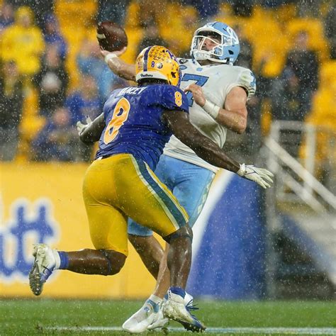 UNC Tar Heels football QB Sam Howell injured in loss to Pitt | Raleigh News & Observer