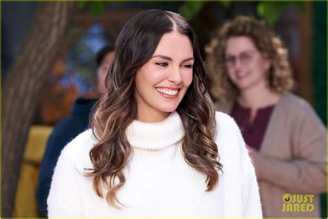 Hallmark's New 'Pumpkin Everything' Movie Celebrates All Things Fall - Watch a Sneak Peek ...