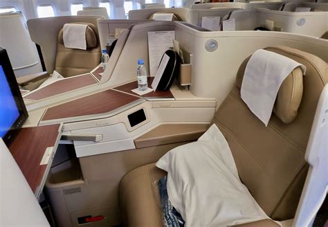 Saudia Airlines Boeing 777-300 Business Class Review [JED-LAX]