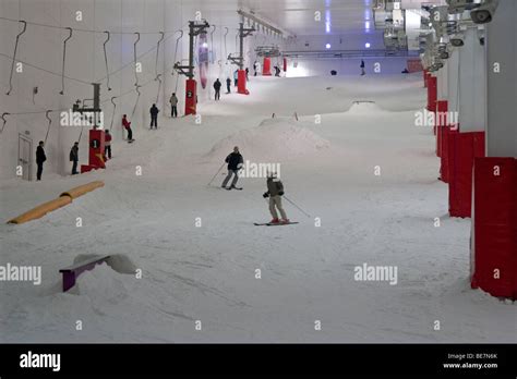 Indoor skiing milton keynes hi-res stock photography and images - Alamy