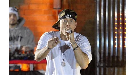 Eminem performs with 50 Cent - 8days