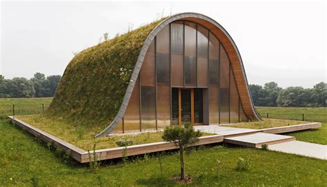 5 Examples of Living Green Roofs - Grass Turf and Succulent Sedums - Homeli