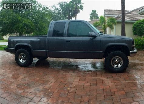 1997 Chevrolet C1500 Wheel Offset Aggressive > 1" Outside Fender Suspension Lift 4" | 25777 ...