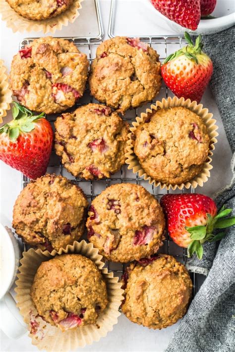 Strawberry Greek Yogurt Muffins {GF, Low Cal} - Skinny Fitalicious®