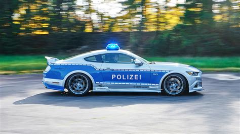 Ford Mustang police car leads 2017 Cologne Carnival parade