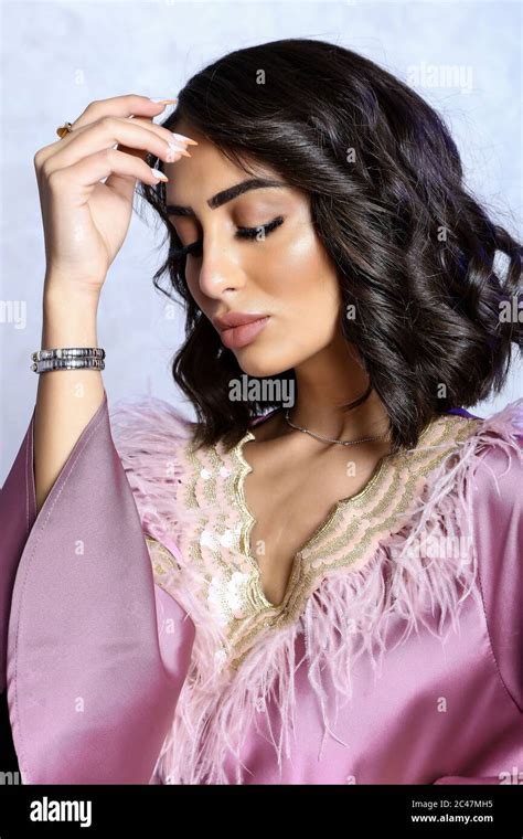 Arab Female Model in Arab Traditional Dress Stock Photo - Alamy